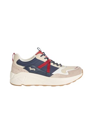 Marineblauwe, beige en witte sneaker met rode accenten, dikke zool, hondenlogo aan de zijkant en vetersluiting op witte achtergrond.