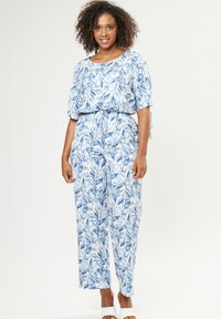 Blumenoverall in Weiß und Blau, mit weiten Ärmeln, einem gerafften Bund und einer lockeren Passform, versehen mit einem Blattmuster.