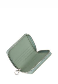 Portafoglio verde in pelle con chiusura a zip. Presenta scomparti per carte all'interno, texture liscia e dettagli blu chiaro lungo i bordi. Design compatto.