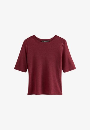 Haut court en maille côtes rouge à manches courtes et col rond. Texture douce, coupe décontractée, et design épuré sans accents supplémentaires.