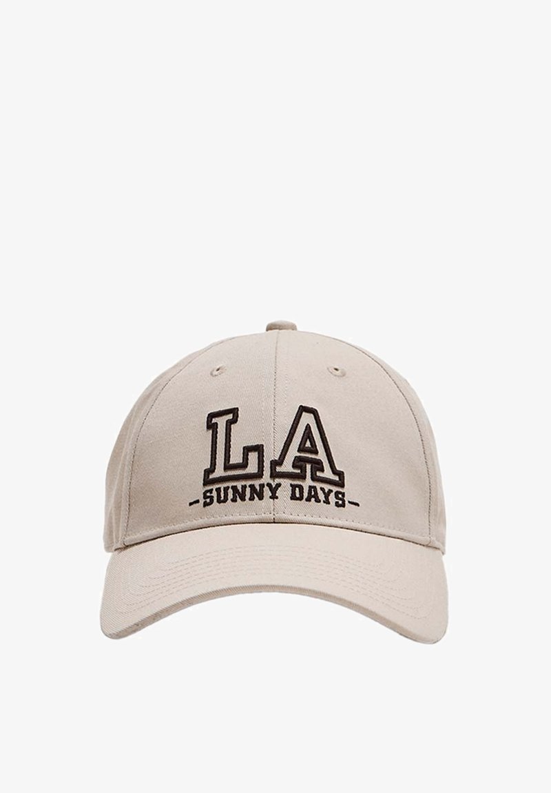 Beige baseball cap with a curved brim, featuring "LA" and "SUNNY DAYS" embroidered in dark brown on the front. Made of cotton fabric.