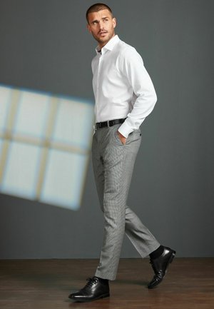 REGULAR FIT - Camisa - white