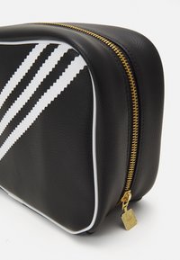 adidas Originals ADICOLOR COSMETIC - Wash bag - black