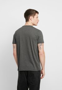 Alpha Industries BASIC SMALL LOGO - Basic póló - charcoal heather