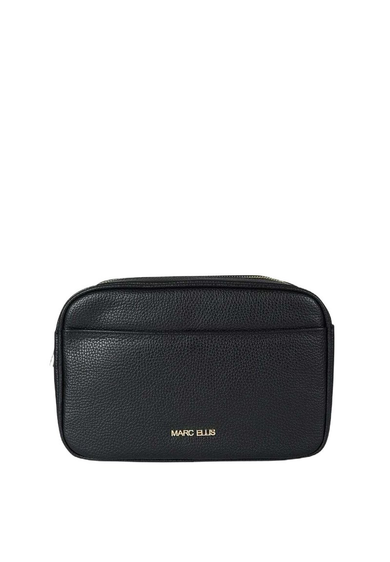 Borsa rettangolare in pelle nera con superficie testurizzata, dettagli in oro e logo "MARC ELLIS" sulla parte frontale. Caratterizzata da una chiusura con zip e una tasca frontale singola.