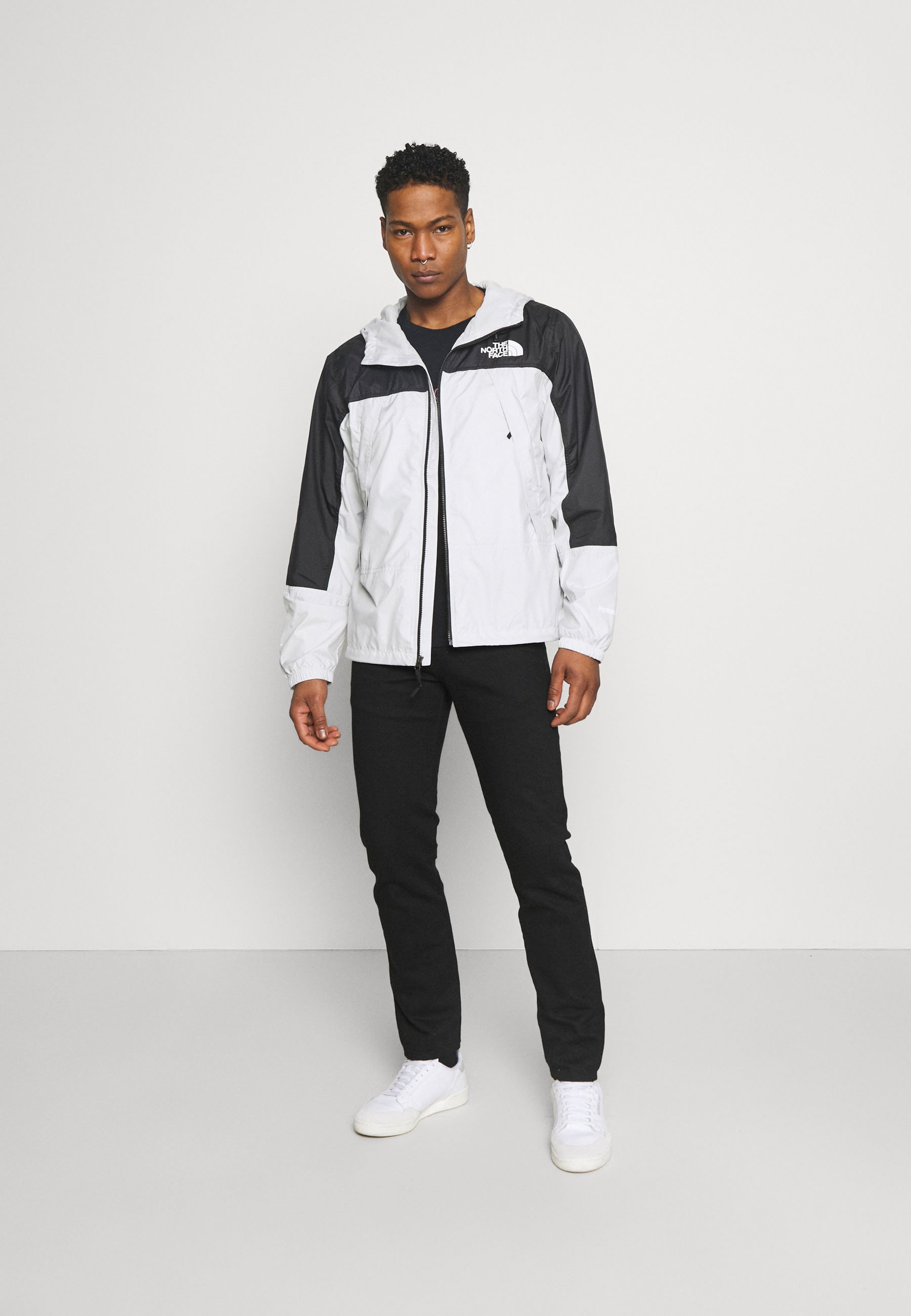 north face windrunner