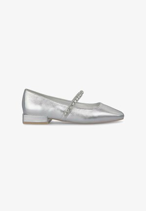 Zilveren ballet flats met een puntige neus, een gladde metallic bovenkant en een decoratieve band met rhinestones over de wreef. Lage blokhak.