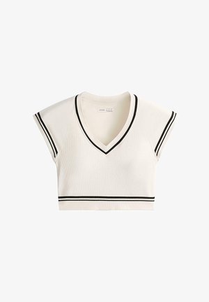 Witte cropped mouwloze top met V-hals en zwarte dubbele strepen op de mouwen en zoom, plat neergelegd op een witte achtergrond.