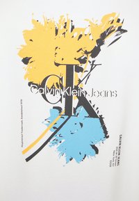 Calvin Klein Jeans FLOWER LOGO RELAXED CREW NECK - Sweatshirt - bright white