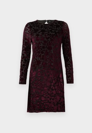 Robe bourgogne à manches longues, motif floral, tissu texturé, encolure ronde et un petit détail en forme de clé à l'arrière.