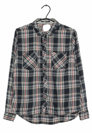 Rutiga skjorta med långa ärmar i marinblått, grått och rött. Har knappstängning, två bröstfickor och rundad fåll. Bomullstyg med texturerad känsla.