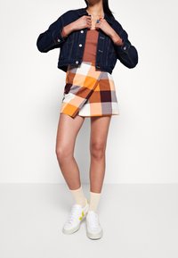 Monki Minikjol - brown