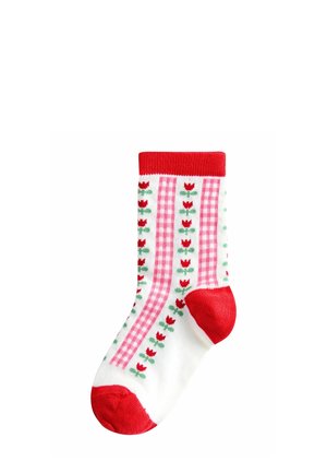 Bílá ponožka s červenou špičkou, patou a lemem, zdobená vertikálními růžovými kostkovanými proužky a řadami malých červených a zelených vzorů tulipánů.