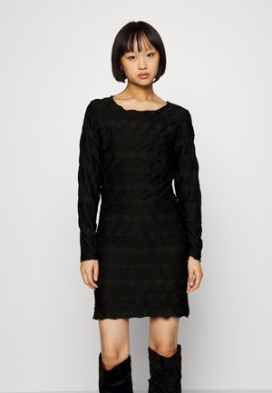 Pieces Petite PCLOLA NECK SHORT DRESS - Φόρεμα σε ίσια γραμμή - black