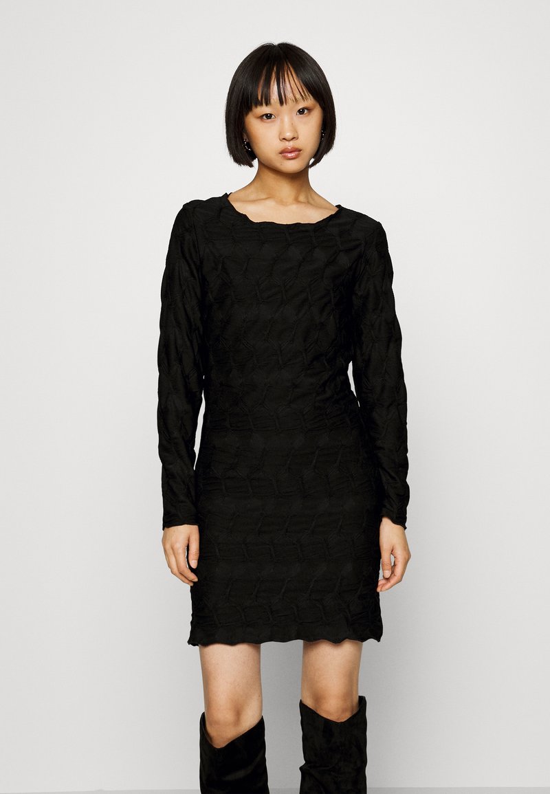 Pieces Petite PCLOLA NECK SHORT DRESS - Φόρεμα σε ίσια γραμμή - black