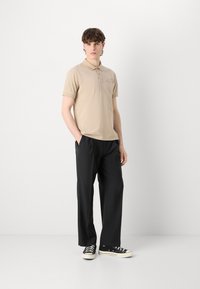 GANT REGULAR FIT - Polokošeľa - concrete beige