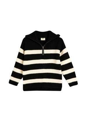 Pull en tricot à rayures noir et blanc avec un col montant et une fermeture éclair quart; présente une texture côtelée et des manches longues et effilées.