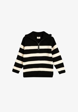 Zwart-wit gestreepte gebreide trui met een hoge kraag en een kwart-rits; heeft een geribbelde textuur en lange, taps toelopende mouwen.