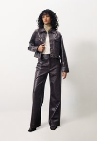 FRNCH CHERRY - Pantalon classique - chocolat