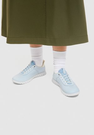 ECCO GRUUV LITE EASY SLIP - Baskets basses - dusty blue/white