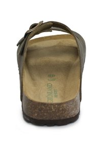 Sandalo marrone con sottopiede in sughero, suola in gomma e un accento decorativo a fiocco. Presenta una tomaia in pelle liscia e un design sagomato.