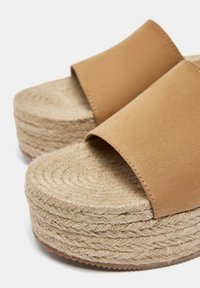PULL&BEAR Mules à talons - brown