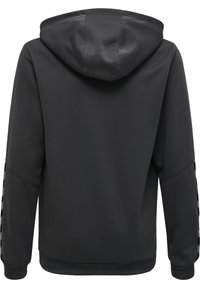 Zwarte hoodie met een textuurafwerking, verstelbare capuchon en lange mouwen. Heeft een contrasterend gestreept patroon langs de zijkanten.