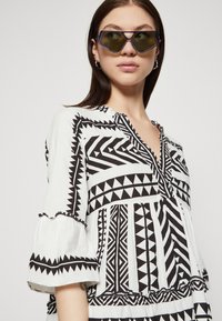 Vero Moda DICTHE 3/4  - Dnevna haljina - snow white/ibiza black
