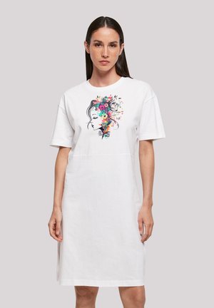Weißes Baumwoll-T-Shirt-Kleid mit einem bunten Blumen- und Gesichtsgrafikdruck auf der Vorderseite, kurzen Ärmeln und einem lockeren Schnitt.