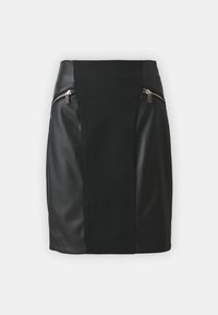 Saia preta com uma mistura de pele e tecido. Apresenta dois bolsos com fecho éclair nas laterais, design justo e corte reto.