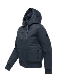 Granatowa ocieplana kurtka z kapturem, z przednim zamkiem błyskawicznym, kapturem na sznurki, kieszeniami na zamek, ściągaczami przy mankietach i elastycznym pasem.
