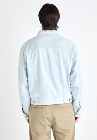 Thumbnail Image 4