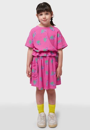 FUNNY SNAIL - Falda acampanada - fuchsia