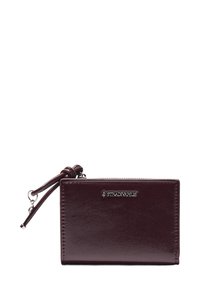 Portfel z bordowej skóry o teksturowanym wykończeniu, z zamkiem błyskawicznym i paskiem na nadgarstek. Posiada srebrne okucia i logo. Kształt prostokątny.
