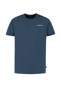 Donkerblauwe kortemouw crew neck t-shirt met een klein wit "BALLIN'" tekstlogo op de linkerborst.