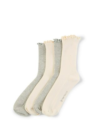 Cztery pary żeberkowanych skarpetek za kostkę w naprzemiennych jasnoszarym i kremowym kolorze z falbankowymi brzegami, ułożone obok siebie.