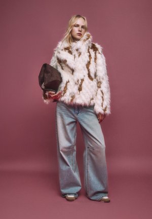 Stradivarius Talvitakki - white