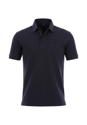 Donkerblauw polohemd met korte mouwen, een kraag, twee knopen en een klein wapenlogo op de linkerbovenkant.