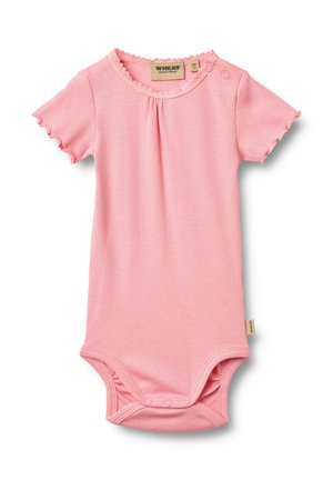 Grenouillère pour bébé rose à côtes, manches courtes, bords festonnés et fermeture à boutons à l'épaule. Pressions à l'entrejambe pour un habillage facile.