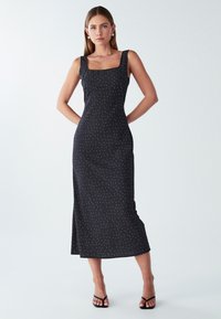 WILLA HALLEE MIDI - Vestito casual - black based dot