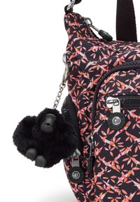Kipling GABBIE - Axelremsväska - dancing bouquet