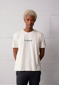 Kaotiko NEVERMIND UNISEX - T-shirt print - ivory