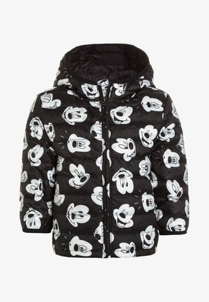 Czarna puchowa kurtka z kapturem, ozdobiona powtarzającym się wzorem białych twarzy Myszki Miki. Teksturowana, pikowana tkanina. Zapinana na zamek z przodu.