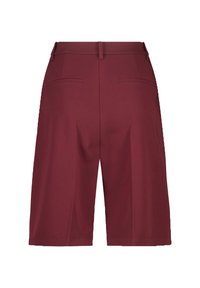 Burgundin leveät shortsit, joissa on sileä ja jämäkkä kangas; sisältää kaksi takataskua ja vyötärönauhan, joka luo räätälöidyn ilmeen.