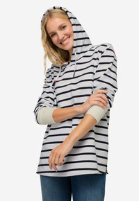 Sudadera a rayas en gris claro con rayas marinas, con un bolsillo canguro en la parte delantera y puños de canalé. Tiene un ajuste relajado y capucha con cordón.