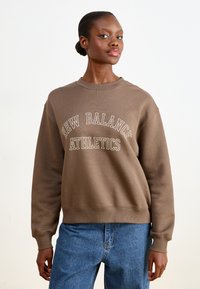 New Balance GRAPHIC CREW - Melegítőfelső - dark mushroom