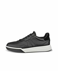 Schwarzer Sportschuh aus Leder mit glatter Oberfläche und perforierten Details, ausgestattet mit einer weißen Zwischensohle und einer schwarzen Gummisohle.