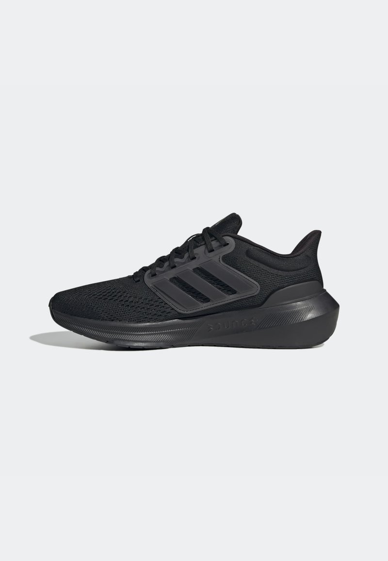 Zapatillas deportivas negras con parte superior de malla, tres franjas oscuras en el costado y una suela texturizada. Cuenta con un talón acolchado para mayor soporte.
