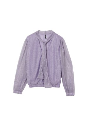 Blusa viola con design a collo a cravatta, tessuto testurizzato, maniche lunghe e orlo arricciato. Presenta una leggera lucentezza e righe verticali.