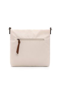 Béžová nylonová crossbody taška s hladkým povrchem, která má přední zipovou kapsu a hnědou koženou část pro uchopení zipu.